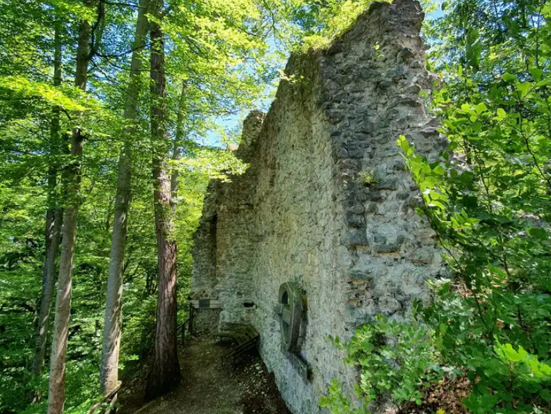Burg- und Schlossruine Wullroß, Weitensfeld im Gurktal, Austria, Austria